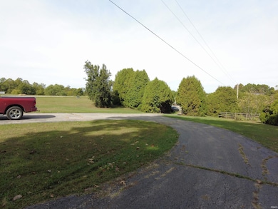 10056 E State Road 54, Bloomfield, IN 47424 - photo 4