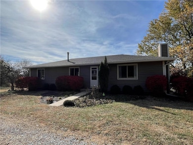 1055 E 900th Rd, Lawrence, KS 66047 - photo 2