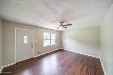 9306 Lantana Dr, Louisville, KY 40229 - photo 4