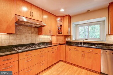 11105 Glade Dr, Reston, VA 20191 - photo 5