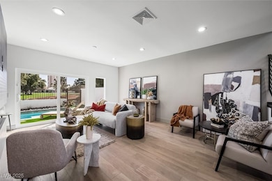 2861 Queens Courtyard Dr, Las Vegas, NV 89109 - photo 4