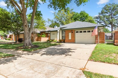 8570 Pool Creek Dr, Houston, TX 77095 - photo 2