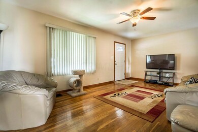 814 Elaine Rd, Columbus, OH 43213 - photo 2