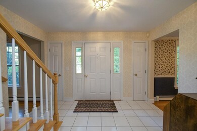 7 Hyde Park Cir, Londonderry, NH 03053 - photo 2