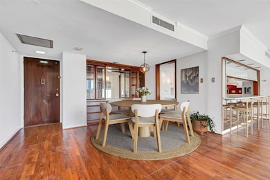Inviting entryway with a clear view of the dining