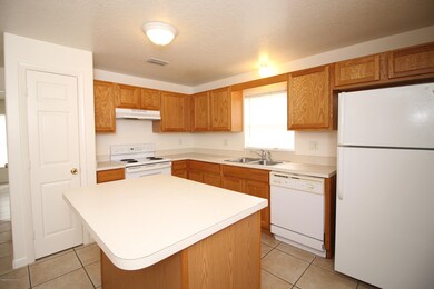 Angela Ave 829 UB-Kitchen-IMG_6107