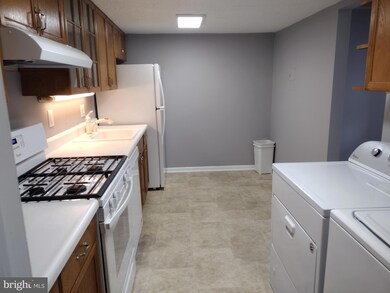 11809 Breton Ct unit 11B, Reston, VA 20191 - photo 2