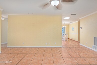 LIving Area/Sun tunnel/light & bright