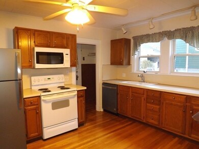 32 Menotomy Rd unit 1, Arlington, MA 02476 - photo 4