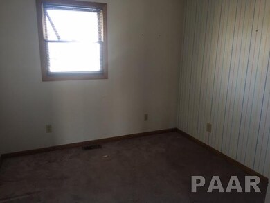 2015 N Hillside Ct, Peoria, IL 61604 - photo 2