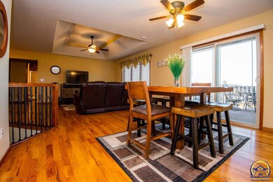 6302 SW 48th Place, Topeka, KS 66610 - photo 4