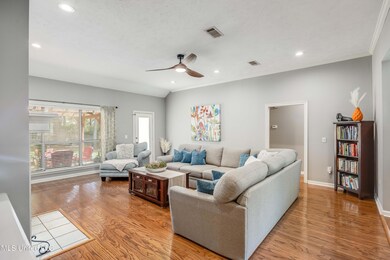394 Pinewood Lane-14