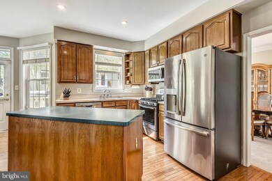 2905 Middle Bridge Ct, Crofton, MD 21114 - photo 7