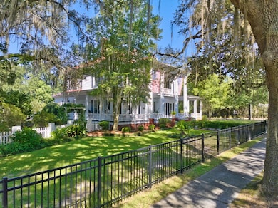 704 3rd St SW, Moultrie, GA 31768 - photo 2