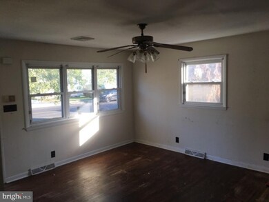 306 E Clayton Ave, Clayton, NJ 08312 - photo 5