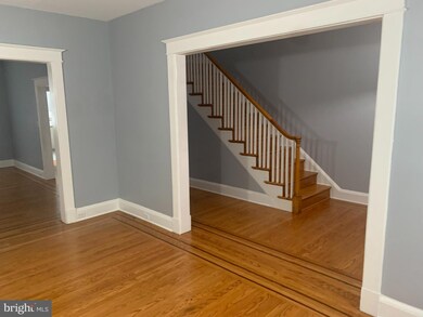 638 Wildwood Pkwy, Baltimore, MD 21229 - photo 4