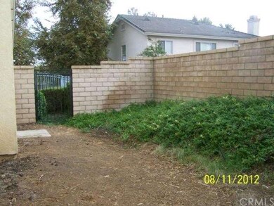 Blockwall fencing all around