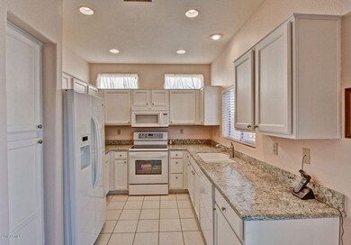Limousine (21)_Kitchen2