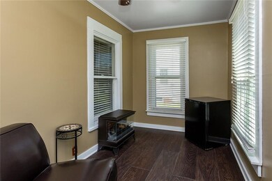 2328 44th St, Des Moines, IA 50310 - photo 4