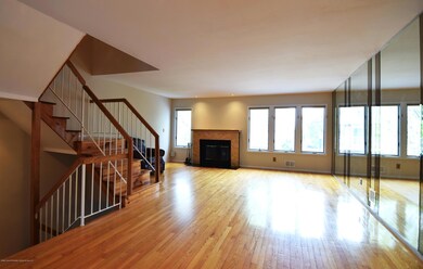 (6) Living Room