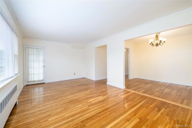 60 Chestnut St unit 1, Rockville Centre, NY 11570 - photo 4