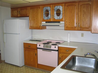 923 Kossuth St, Freemansburg, PA 18017 - photo 5