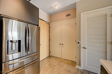 Juhl unit 439, Las Vegas, NV 89101 - photo 4