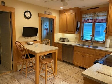 14 Paul St, Worcester, MA 01606 - photo 3