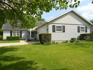 922 Hickory Dr, Marysville, OH 43040 - photo 2