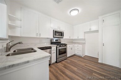 5354 E 5th St, Tulsa, OK 74112 - photo 4