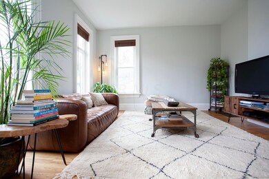 158 W Central_007