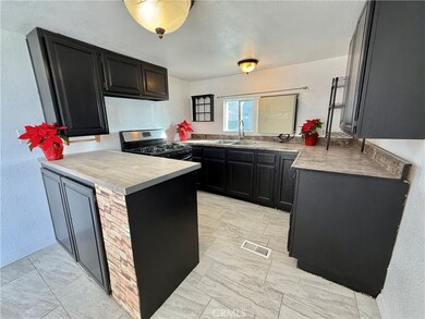1258 W Rosamond Blvd unit 66, Rosamond, CA 93560 - photo 4