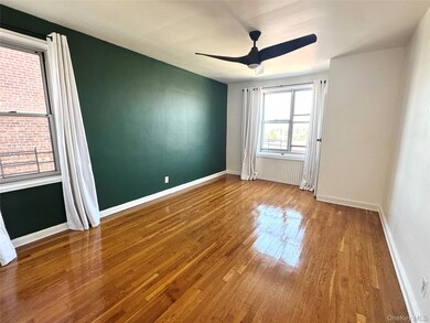 121-16 Ocean Promenade unit 4L, Rockaway Park, NY 11694 - photo 5