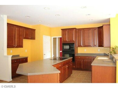 Kitchen - Gourmet Kitchen with Island and Bar top 