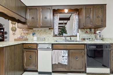 511 S Wilson Ave, Cushing, OK 74023 - photo 7