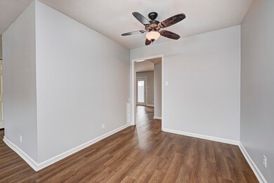 8526 Canterbury Square W, Indianapolis, IN 46260 - photo 7