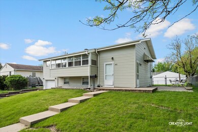 142 Toro Cir, Carpentersville, IL 60110 - photo 2