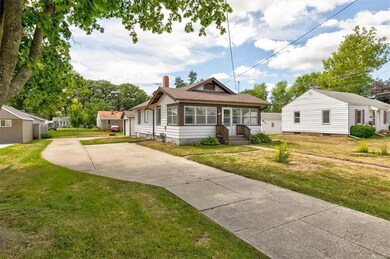 1103 W 7th St S, Newton, IA 50208 - photo 2