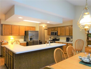 Large Eat-In Kitchen