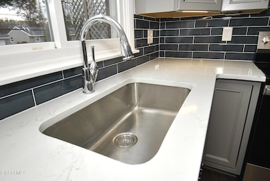 49 Delafield Dr, Albany, NY 12205 - photo 4