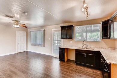 2926 n 51rst Ave Phoenix AZ-large-006-27