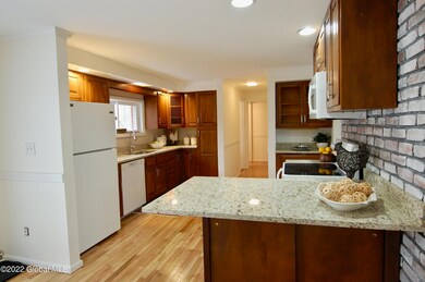 34 Smith Bridge Rd, Saratoga Springs, NY 12866 - photo 4