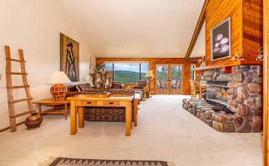 004_Living Room