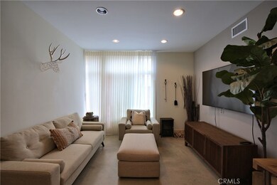 133 S Los Robles Ave unit 406, Pasadena, CA 91101 - photo 2