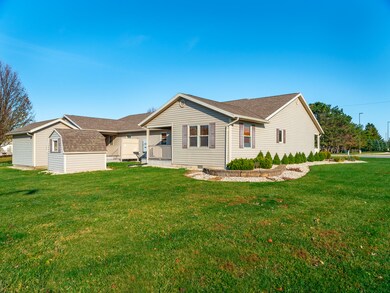 411 Eastown Dr, Wapakoneta, OH 45895 - photo 2