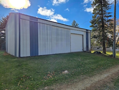 716 6th Ave E, Cresco, IA 52136 - photo 2