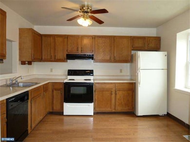 3022 W Greenshire Ct, Claymont, DE 19703 - photo 7