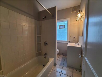 3433 Altamont Rd unit UP, Cleveland, OH 44118 - photo 6