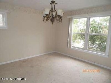 bates-living rm-400