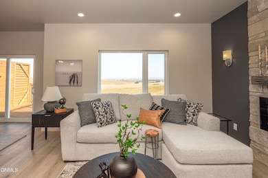 1016 Beretta St NW, Mandan, ND 58554 - photo 3